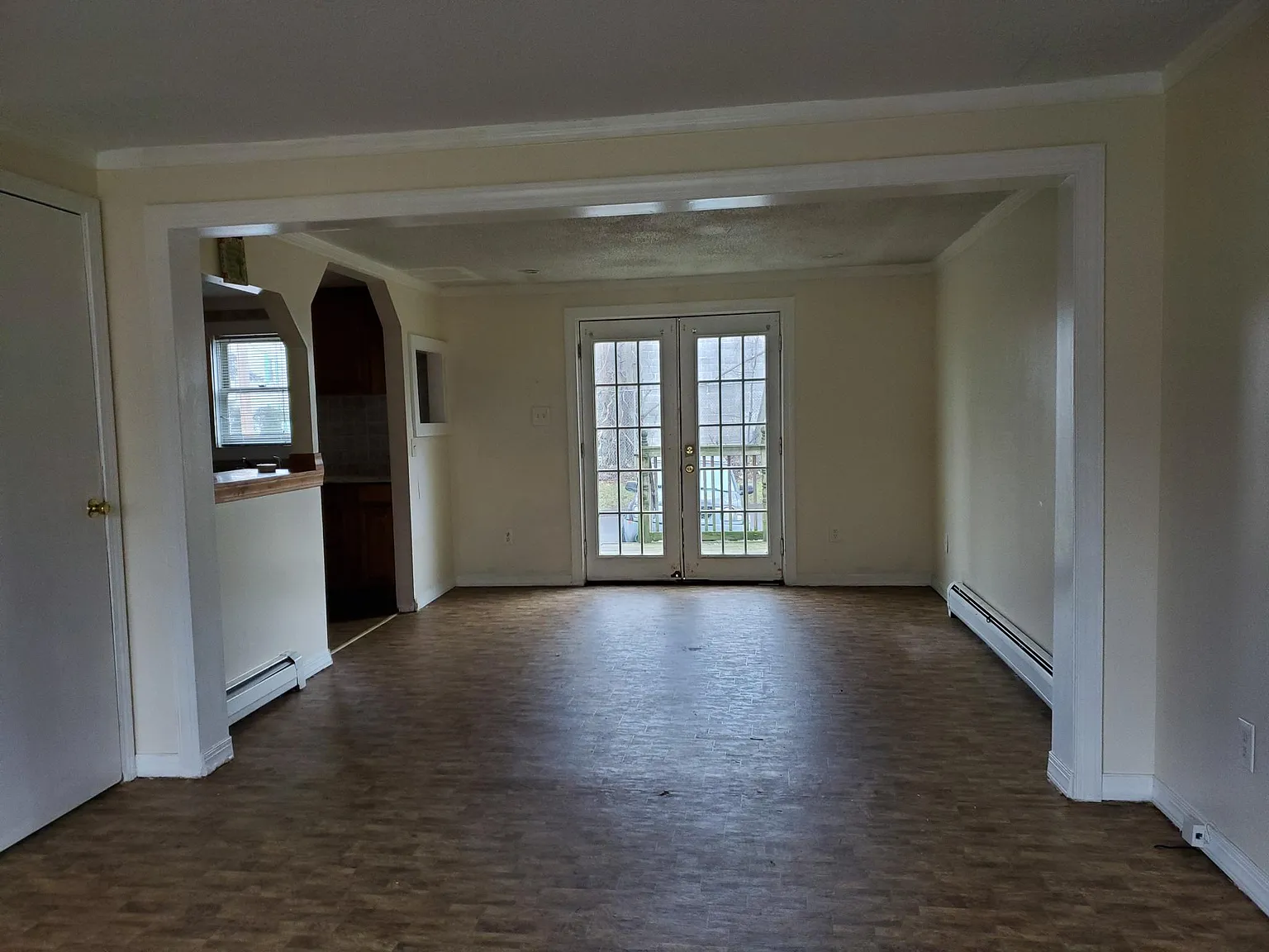 3 bed, $2,400 — Photo 2