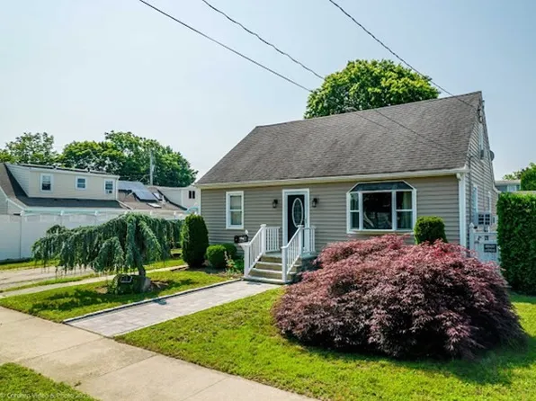 22 Jarry St, New Bedford, MA 02745