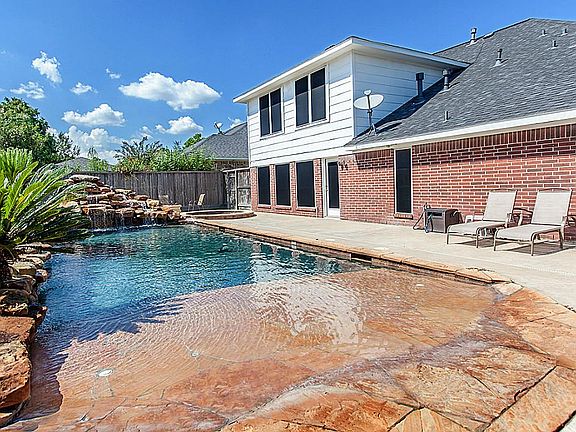 WOW CUSTOM POOL WITH LARGE BEACH WALK IN ~
