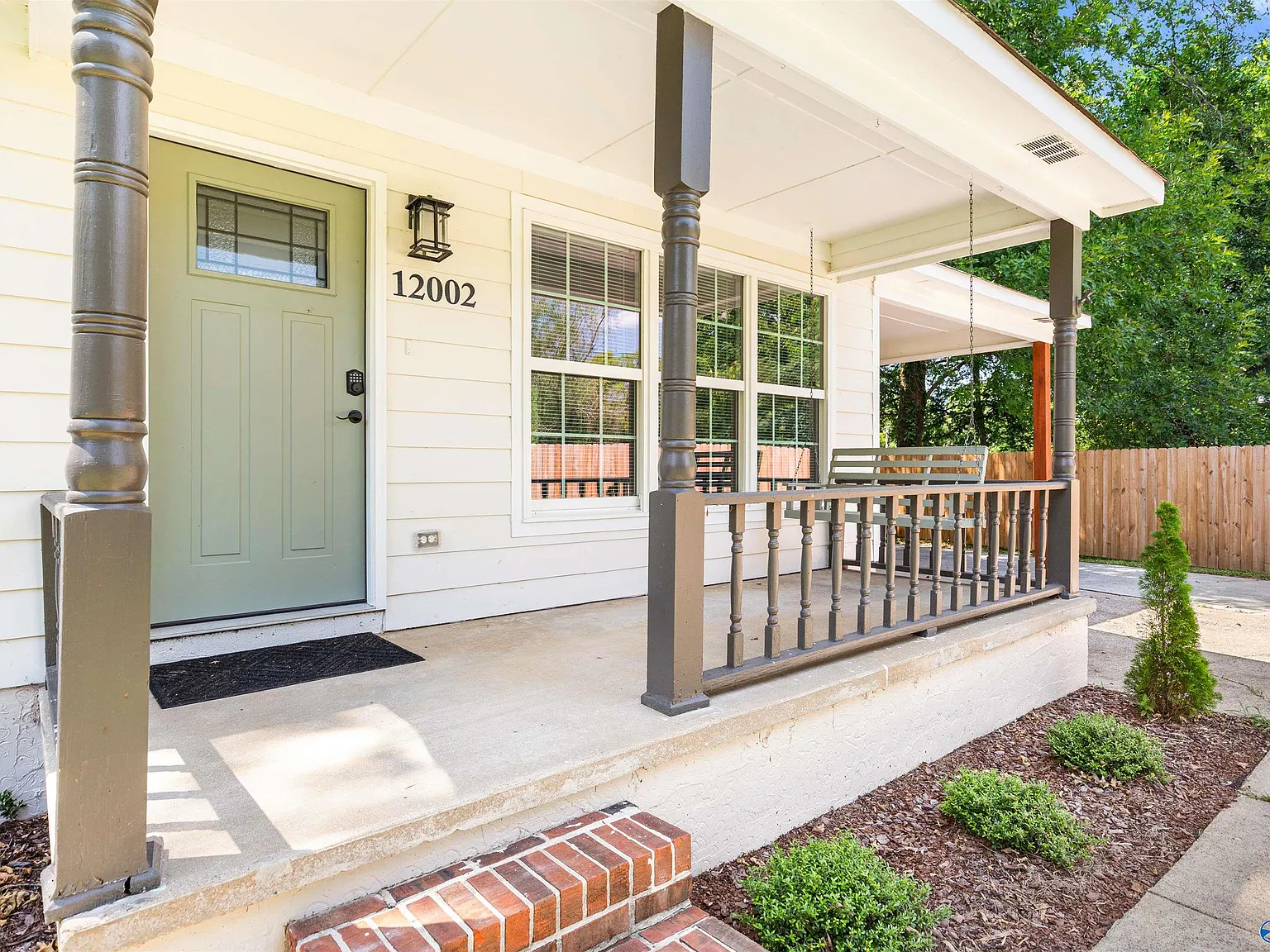 3 bed, 2.0 bath, 1171 sqft, $1,695 — Photo 4