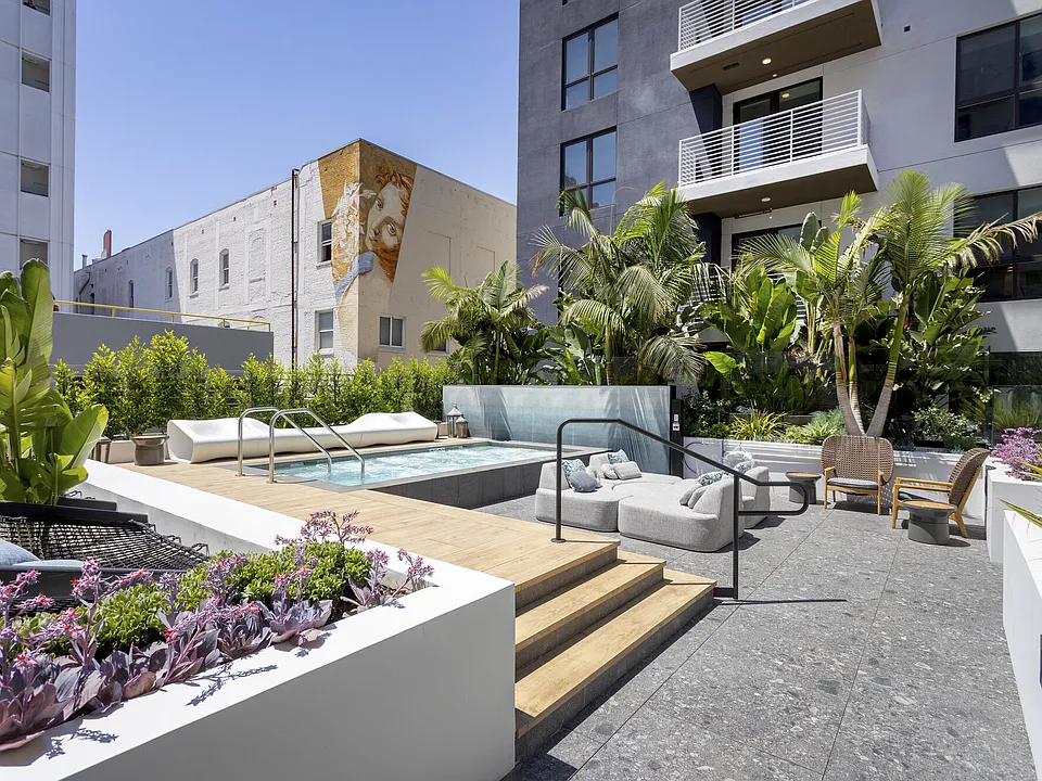 Broadstone Inkwell apartments community photo