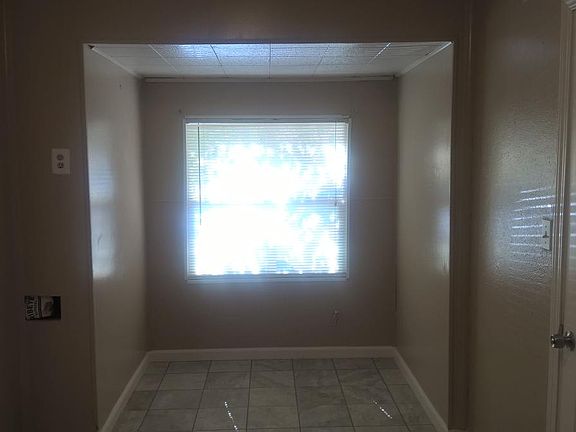4th image of 5213 Gordon Dr