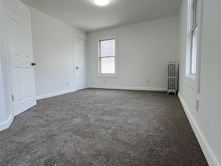 1139 Sanderson Ave — Photo 11