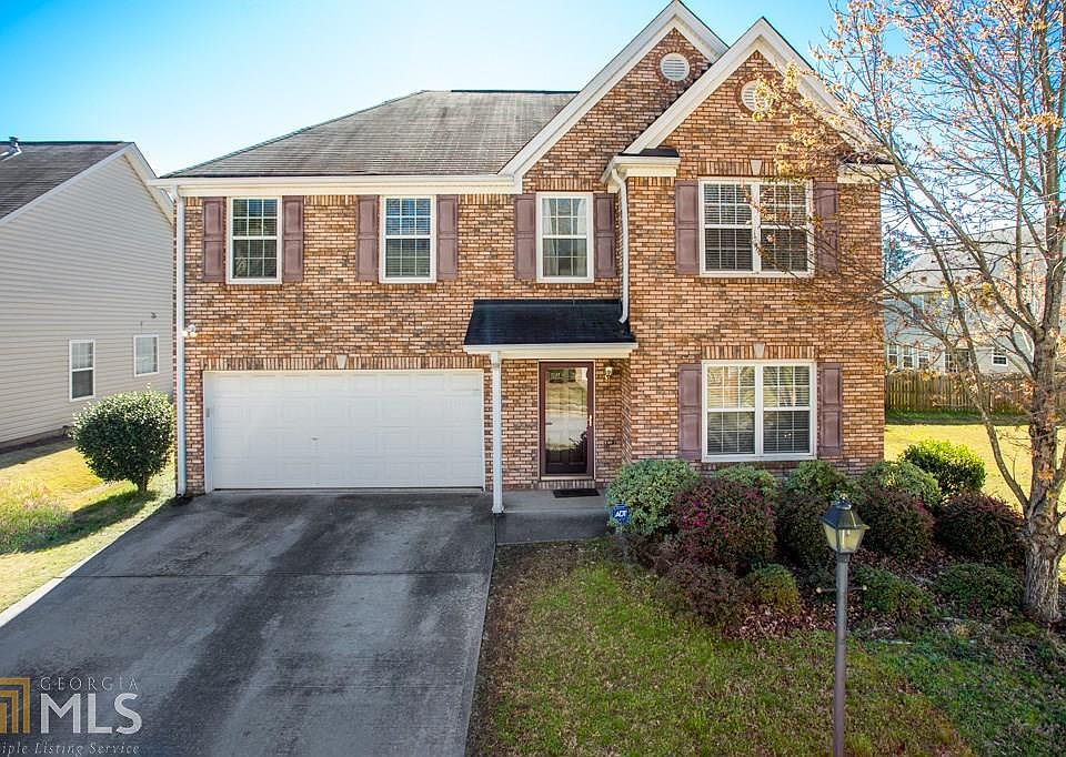 2nd image of 703 Hawthorn Ln