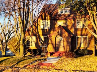 135 Hill St, Dubuque, IA 52001