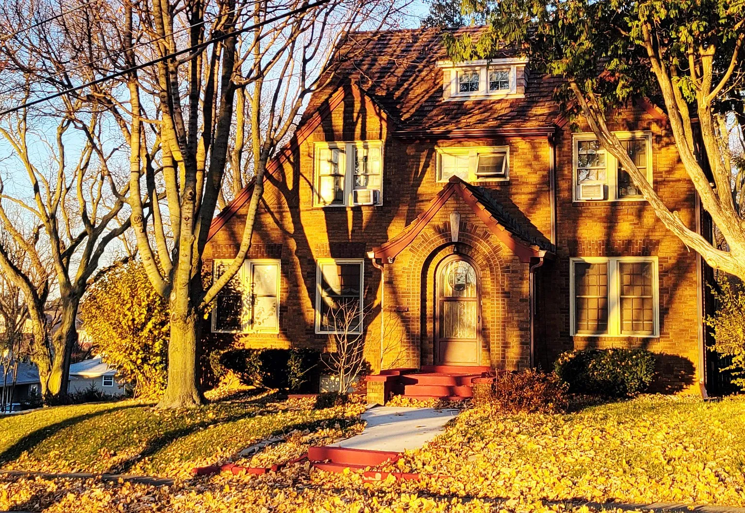 135 Hill St photo 1