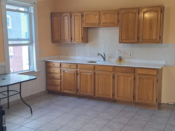 4 Plum St #3, Worcester, MA 01604