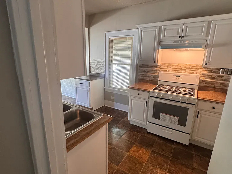 14613 Saint Louis Ave — Photo 10