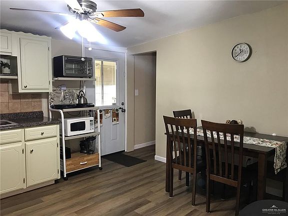 3rd image of 1911 2nd Lane Cir