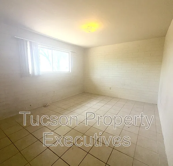 8922 S Nogales Hwy — Photo 9
