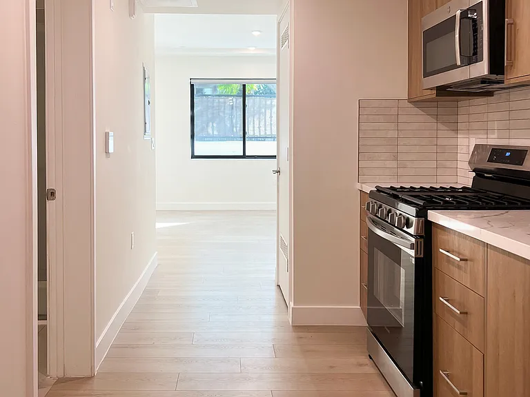 941 N Martel Ave #102 — Photo 1