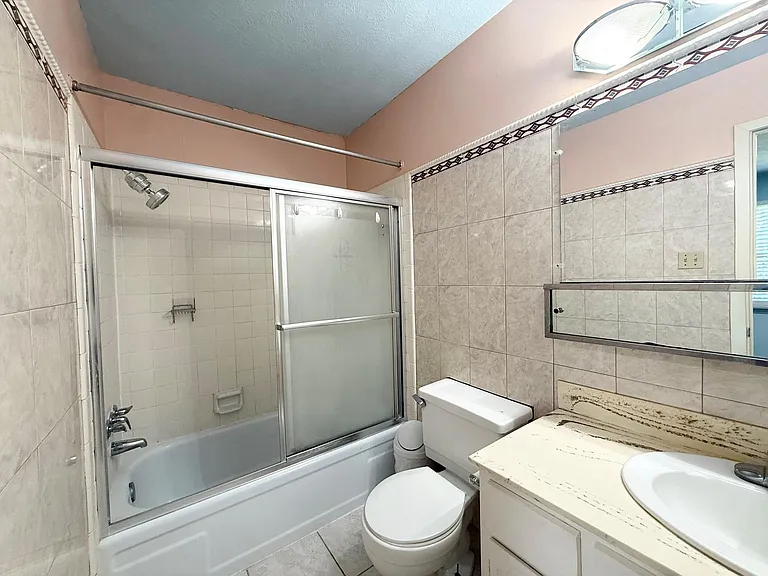 8438 Leawood Blvd #1 — Photo 10