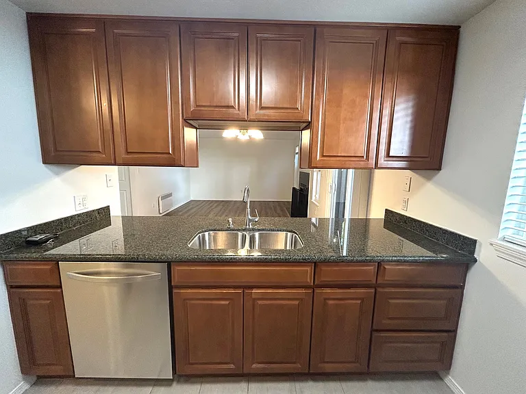 2501 Lexington Ave #A — Photo 6