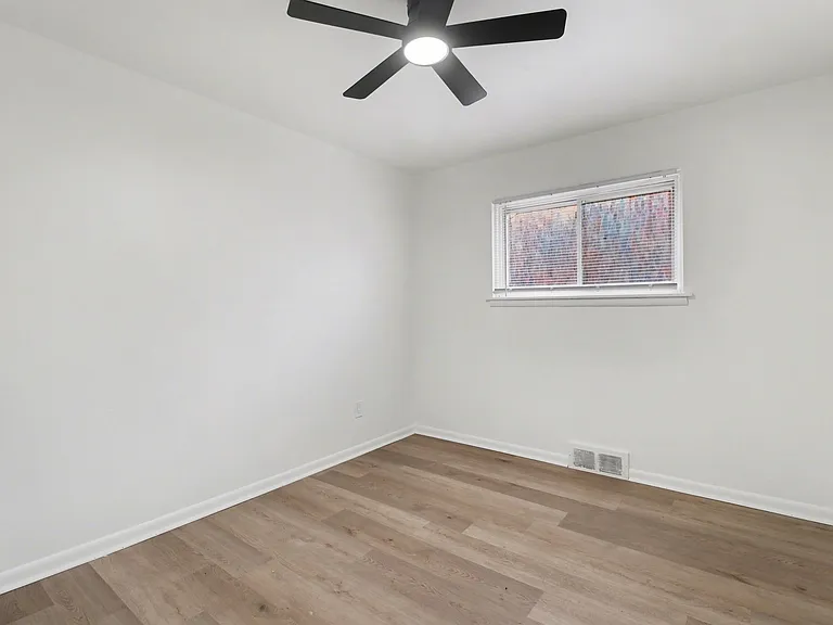 19909 Murray Hill St — Photo 6