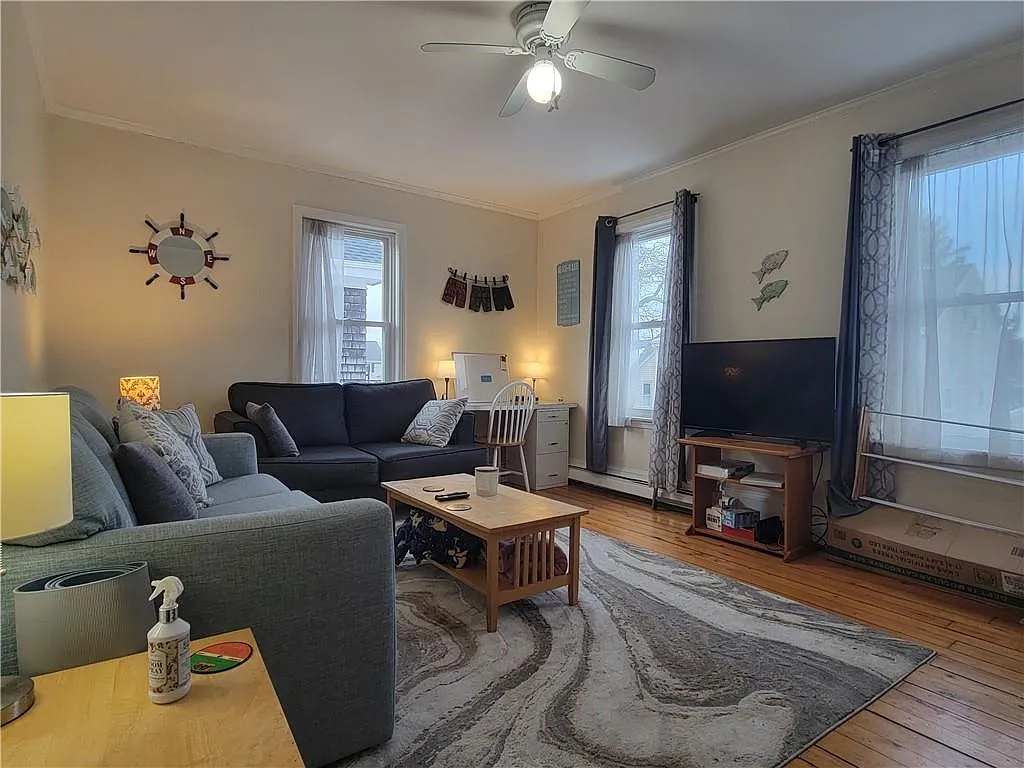 2 bed, 1.0 bath, 750 sqft, $2,350 — Photo 2