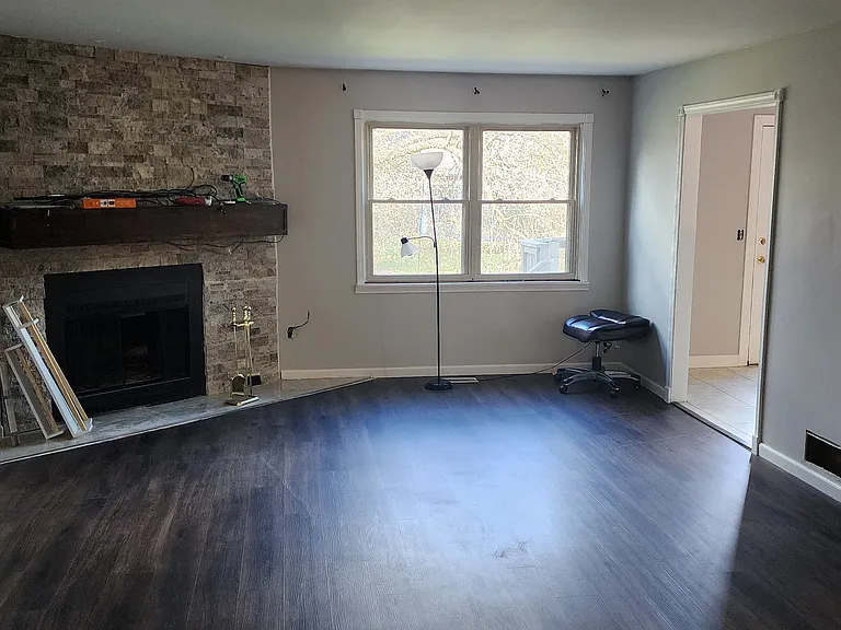 318 Old Spring Ct — Photo 18