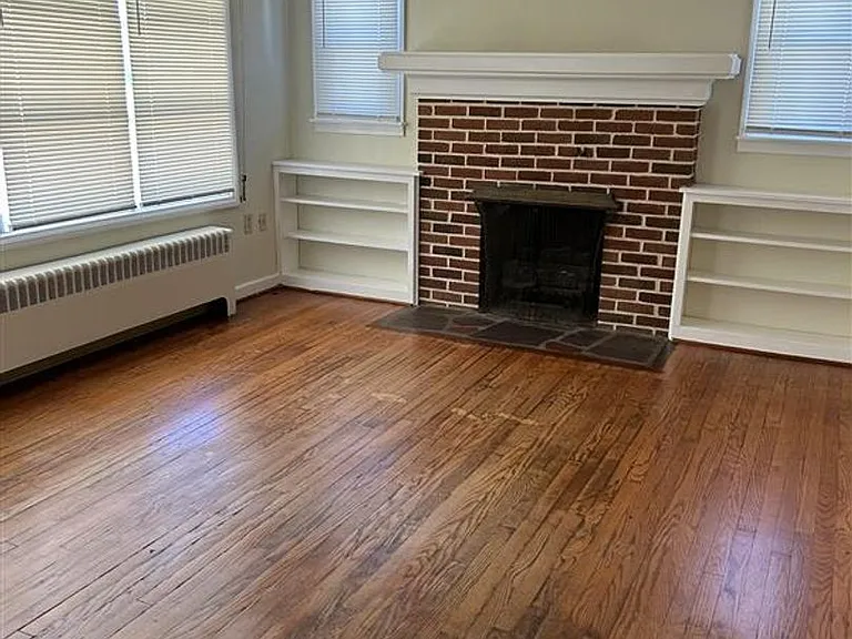 341 Woodland View Dr — Photo 2