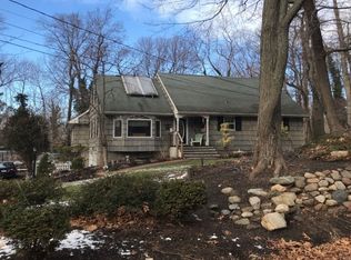 9 Hillsview Rd, Stony Brook, NY 11790