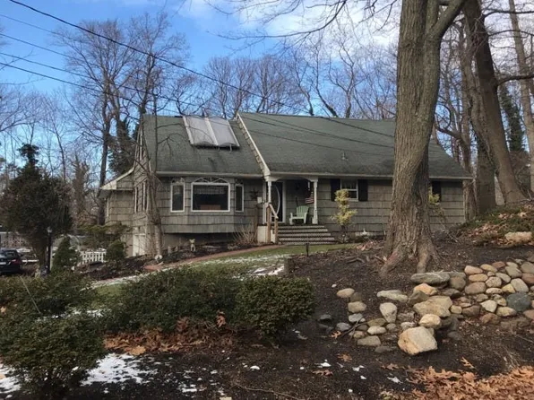 9 Hillsview Rd, Stony Brook, NY 11790