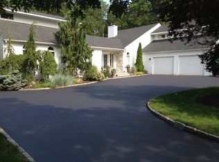 8 Easterly Ct, Manorville, NY 11949