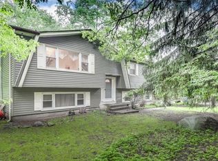 12 Hampton Rd, Airmont, NY 10901