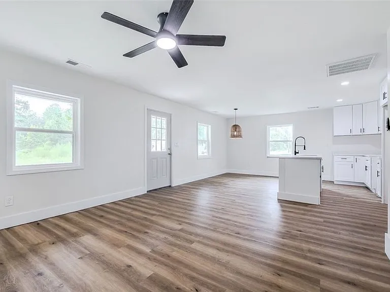 515 Samuel Smalls Sr Ave — Photo 8