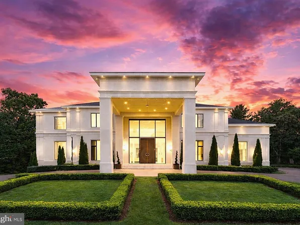 8880 Bradley Blvd, Bethesda, MD 20817