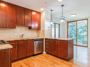 17 Meadow Rd APT 310, Rutherford, NJ 07070