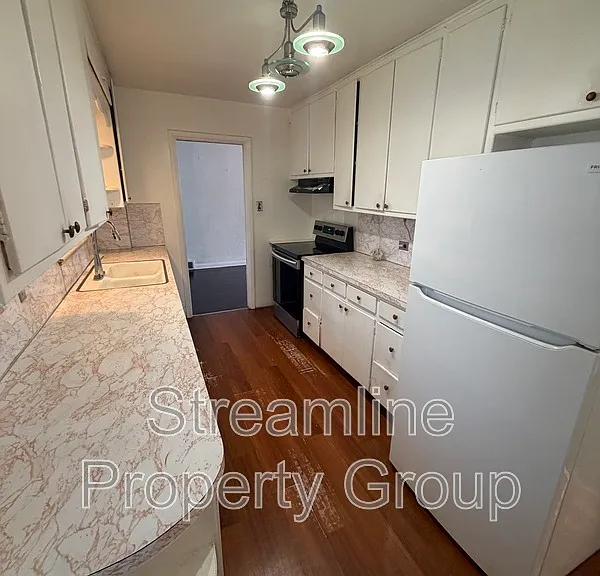 33 S Colorado Blvd — Photo 2