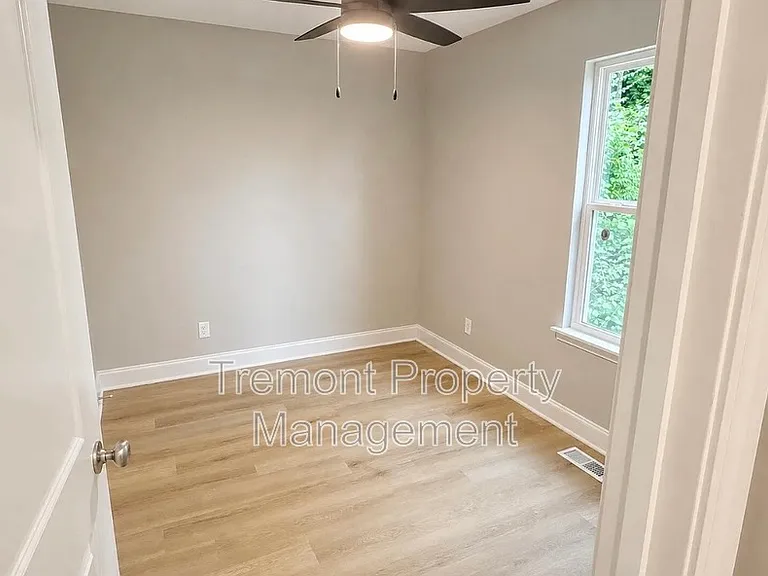 2620 E 21st St — Photo 7