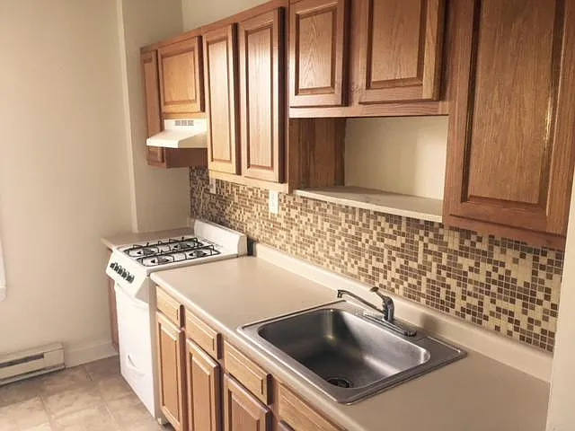 Montrose Apartments! — Photo 2