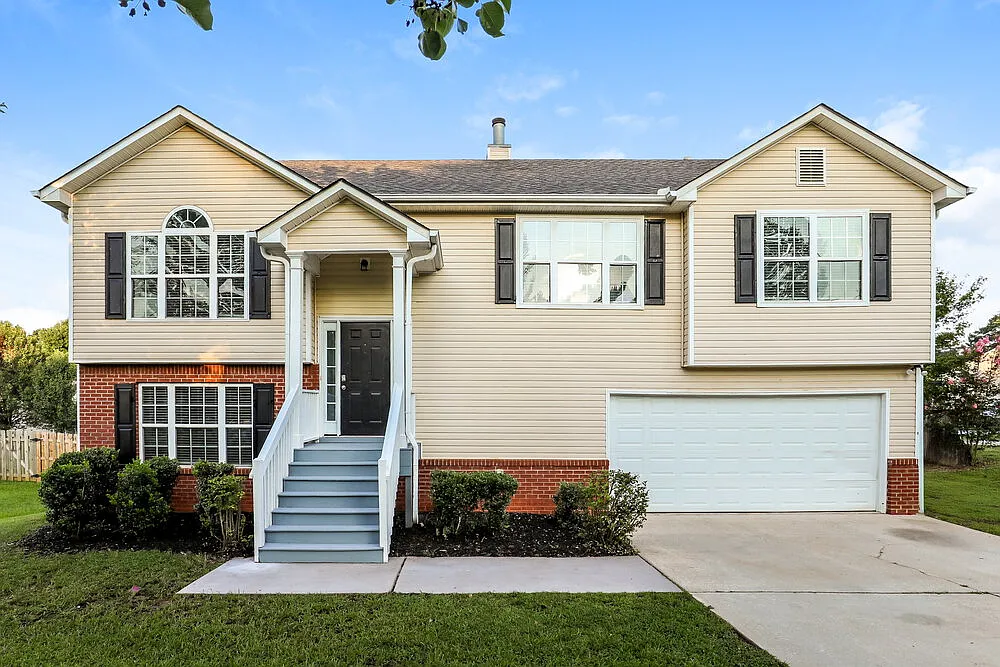 5 bed, 3.0 bath, 2418 sqft, $2,375 — Photo 1