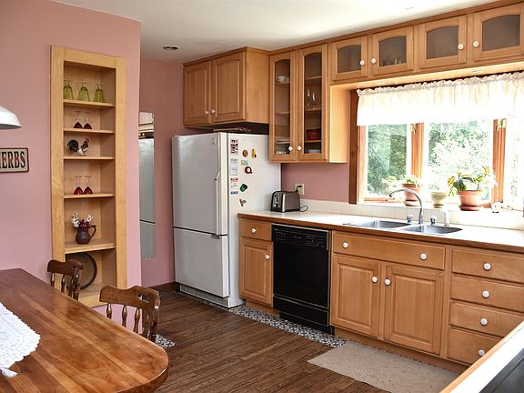 5th image of 1078 Brook Road