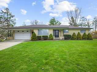 216 E Hurst Dr, Troy, MI 48085