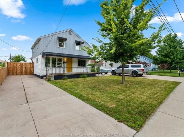 2682 Clemenceau Blvd, Windsor, ON N8T 2P6