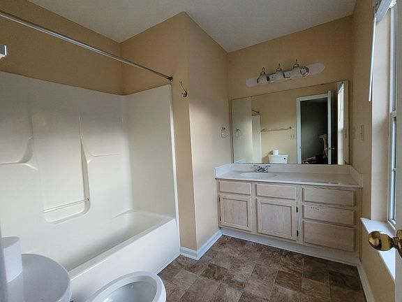5th image of 508 Twin Falls Dr
