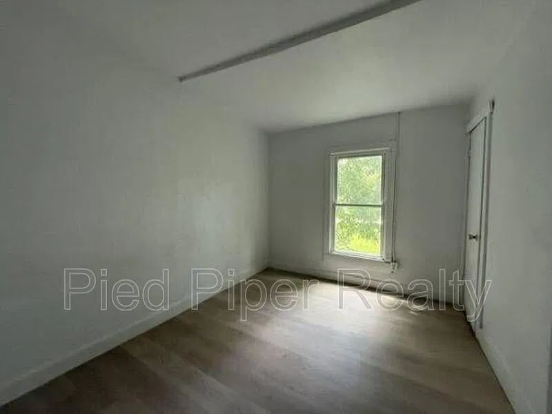 3 bed, 1.5 bath, 1207 sqft, $1,395 — Photo 4