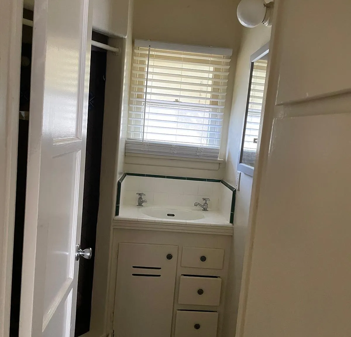 Studio, 10 sqft, $1,275 — Photo 2