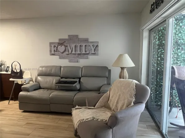 15711 SW 137th Ave APT 101, Miami, FL 33177