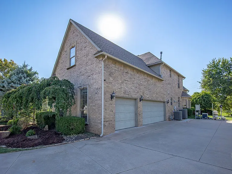 1032 W Lindsey St #A — Photo 36