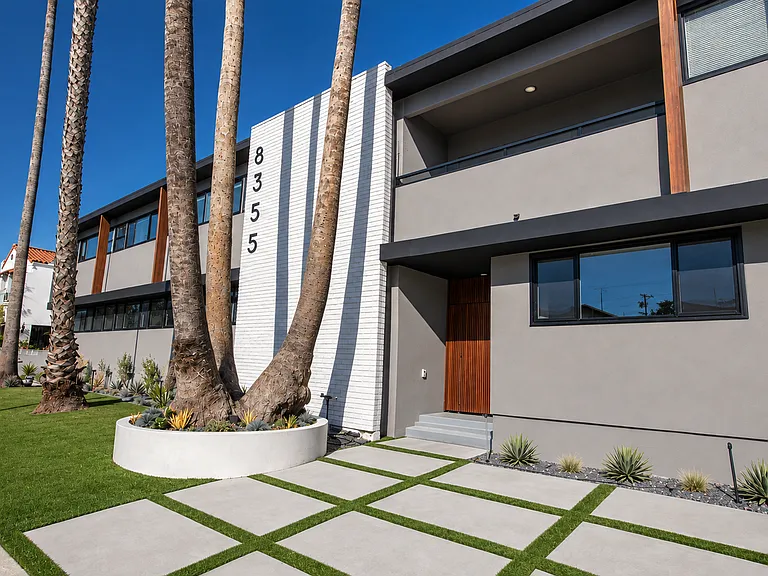 8355 Blackburn Ave — Photo 14