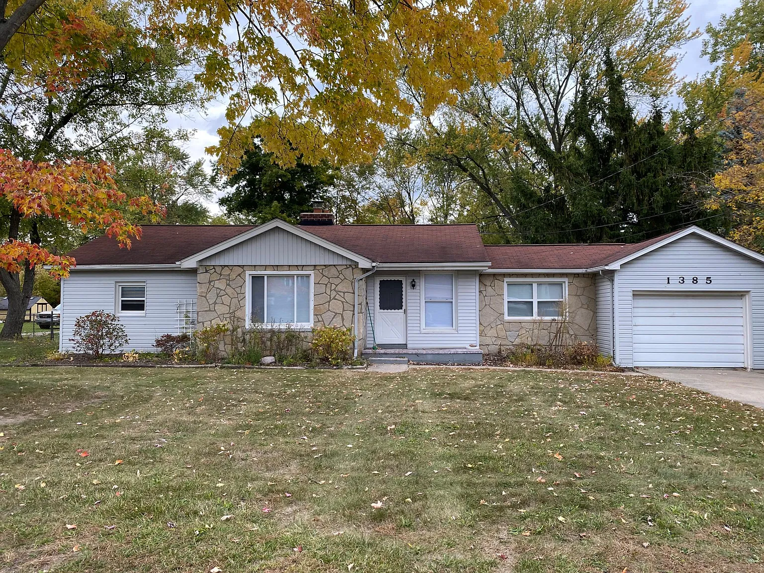 1385 Cadmus Dr photo 1