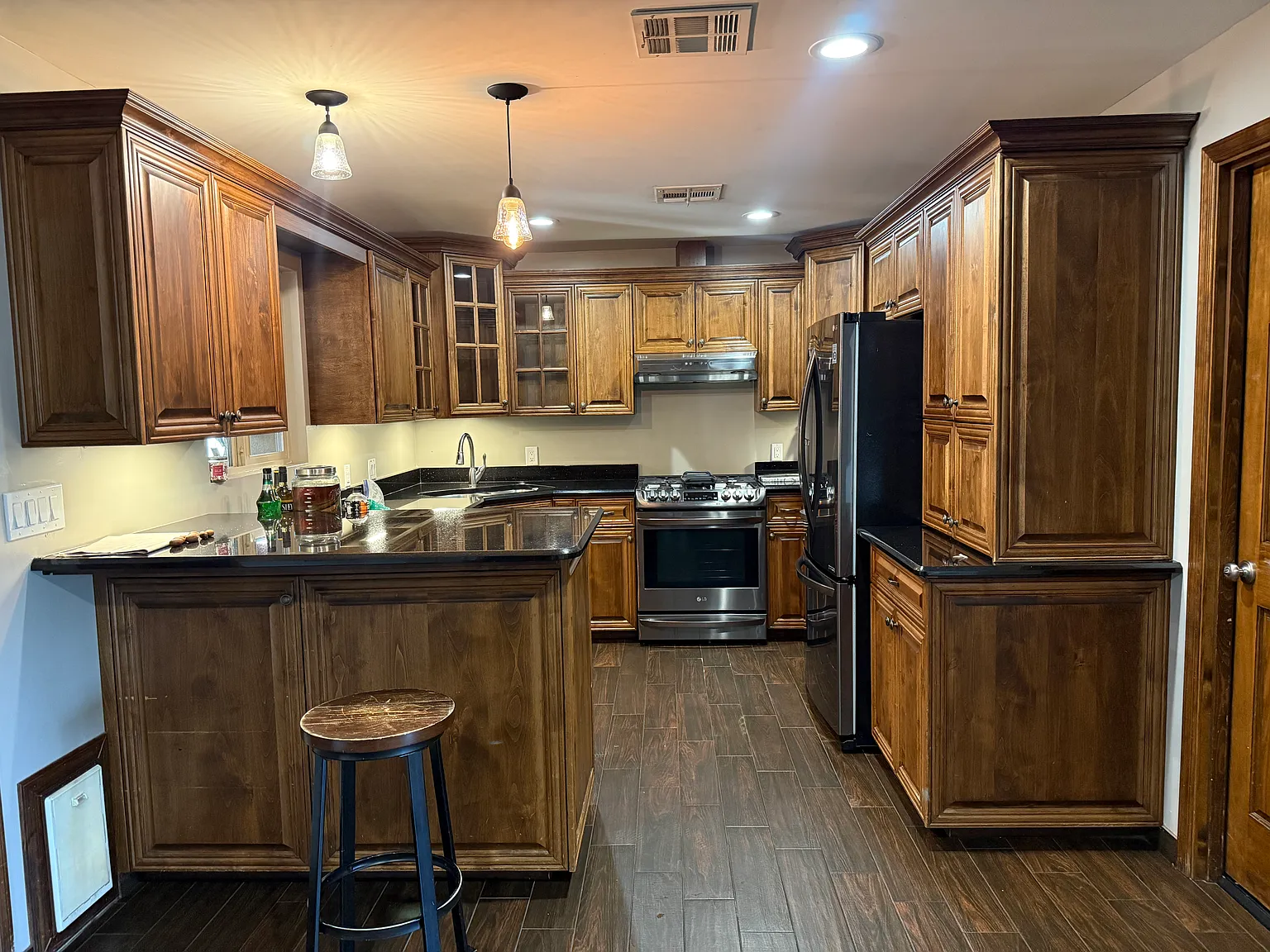 4 bed, 2136 sqft, $2,600 — Photo 4