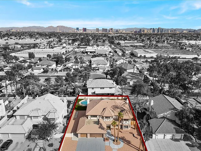 3382 Montessouri St — Photo 47