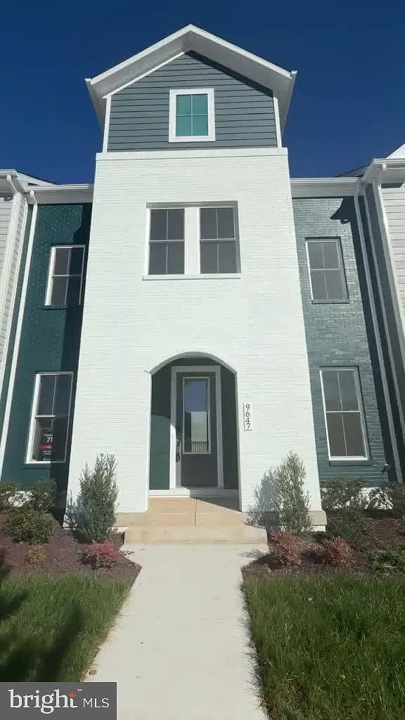 3 bed, 3.5 bath, 2225 sqft, $3,800 — Photo 1