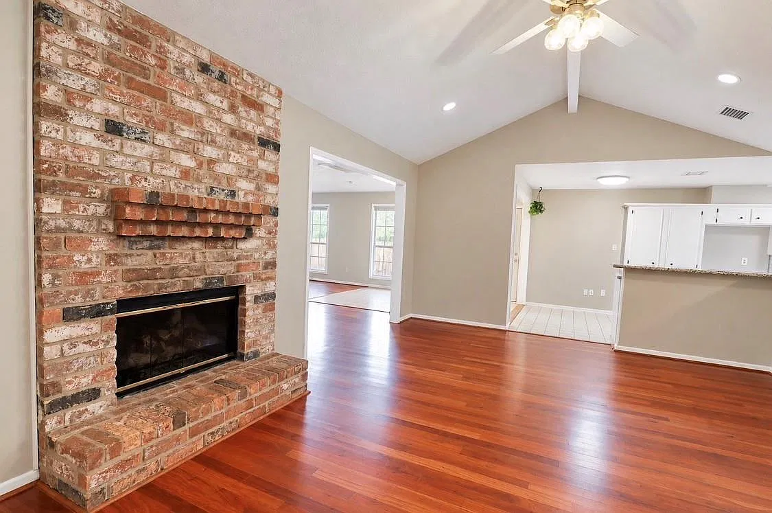 4 bed, 2.0 bath, 2213 sqft, $2,400 — Photo 4