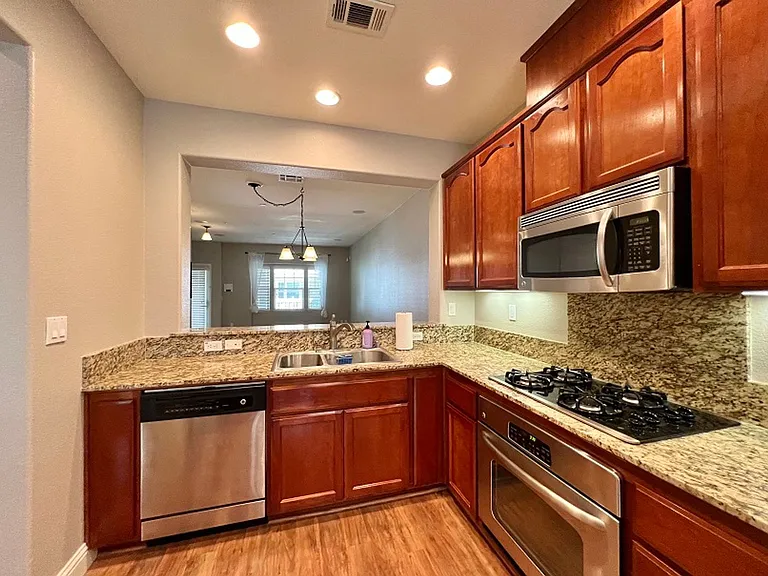 720 Wintergreen Ct — Photo 13