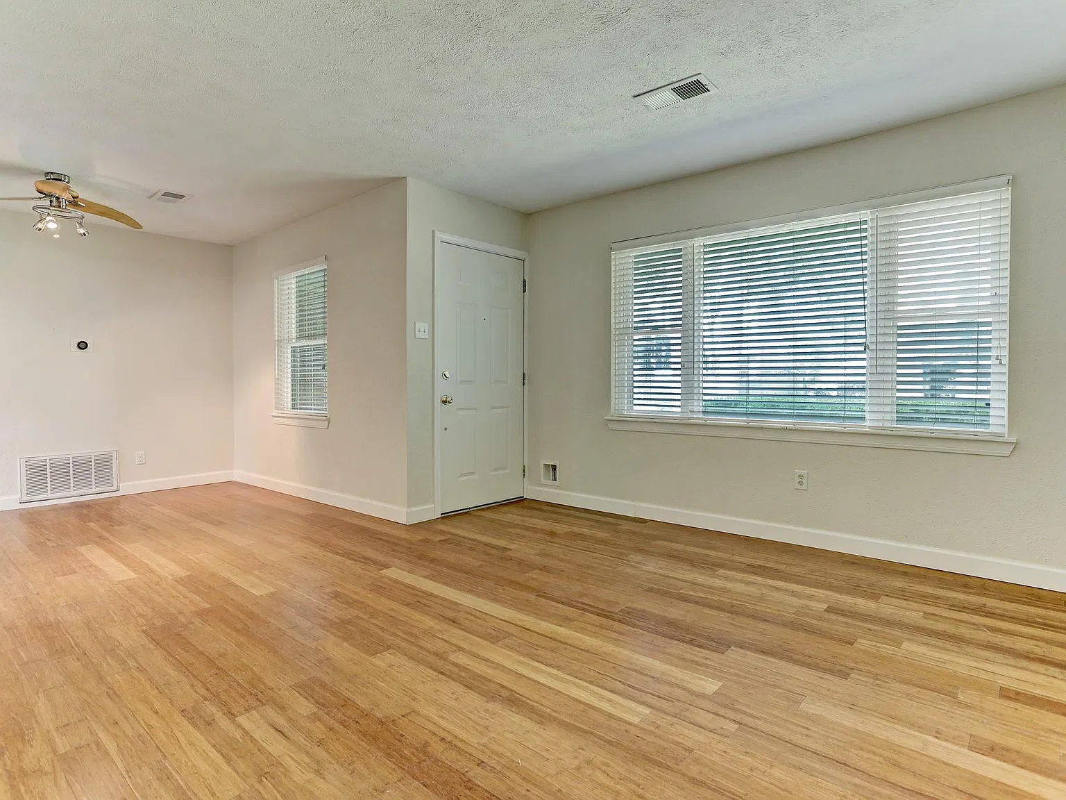 2 bed, 1.0 bath, 1188 sqft, $2,100 — Photo 3