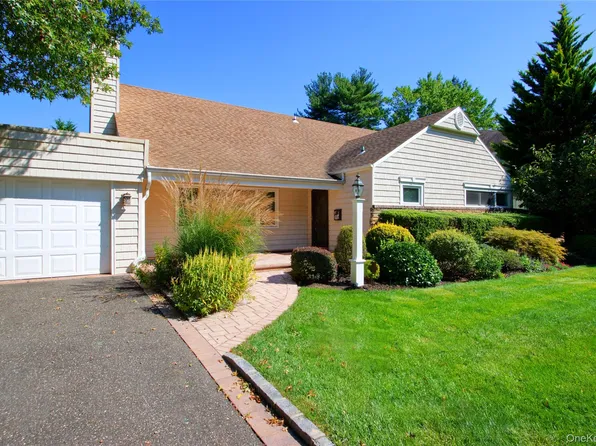 16 Arbor Road, East Hills, NY 11577