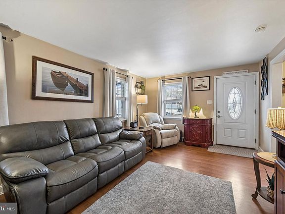 5th image of 838 Springhill Rd